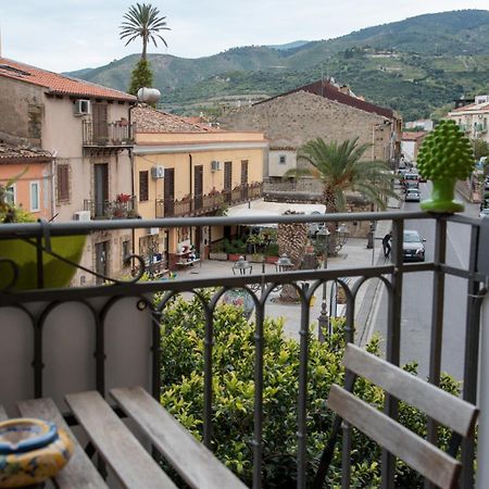 The Palace B&B And Apartments Santo Stefano di Camastra Exterior foto