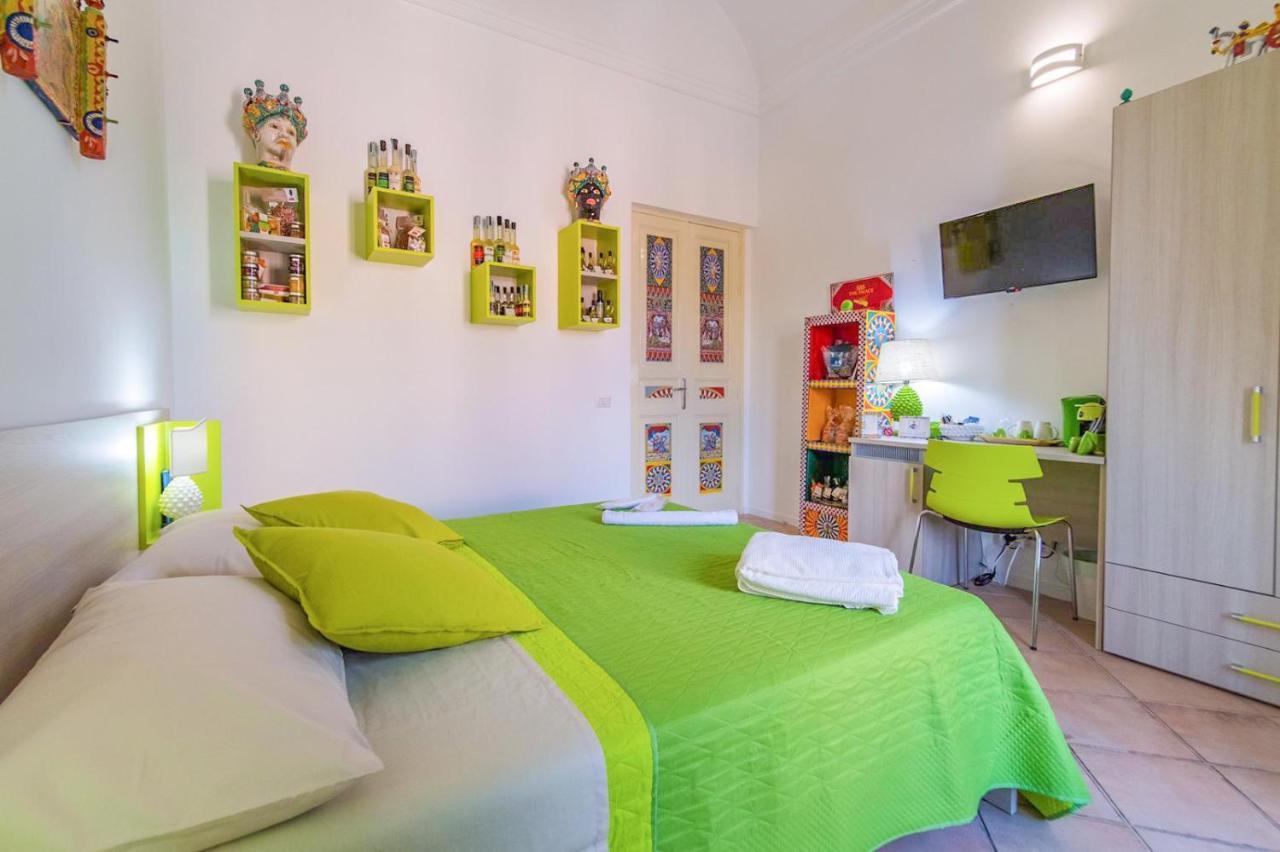 The Palace B&B And Apartments Santo Stefano di Camastra Exterior foto