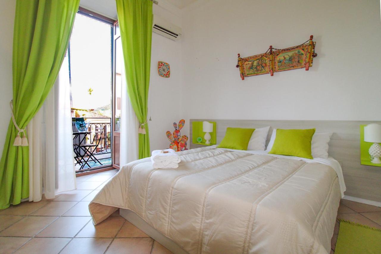 The Palace B&B And Apartments Santo Stefano di Camastra Exterior foto