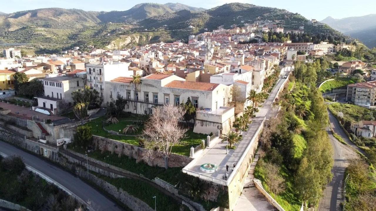 The Palace B&B And Apartments Santo Stefano di Camastra Exterior foto