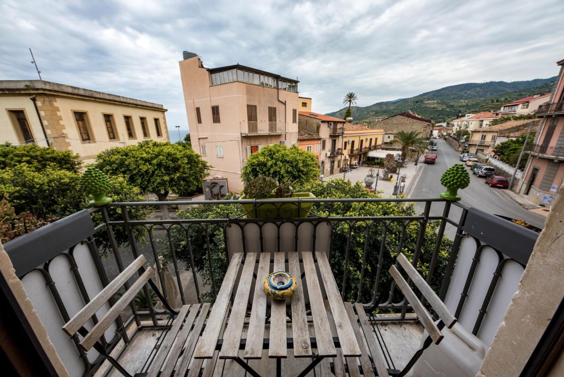 The Palace B&B And Apartments Santo Stefano di Camastra Exterior foto